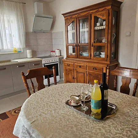Oleander, Three-bedroom In Apartament