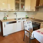 Oleander, Three-Bedroom Apartment In Trogir Apartman *