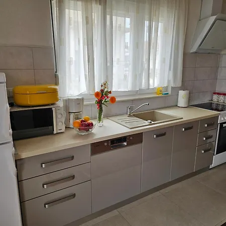 Oleander, Three-bedroom In Appartement Trogir
