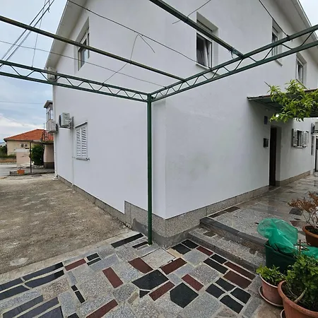 Oleander, Three-bedroom In