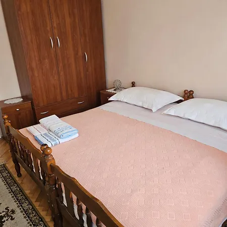 Oleander, Three-bedroom In Appartement Trogir